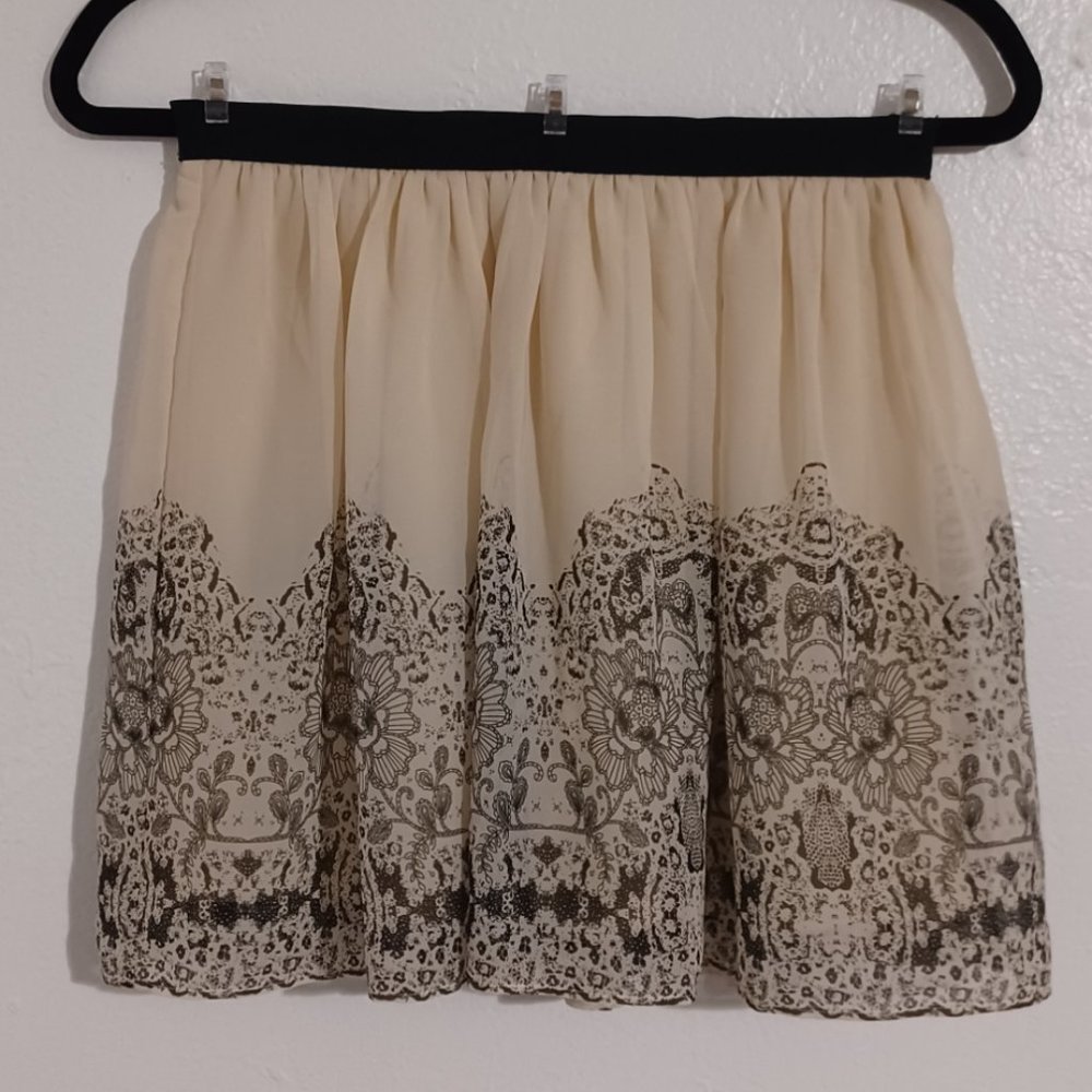 American Eagle Outfitters women's XS cream black floral pattern stretchy skirt